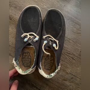 Hey Dudes worn once size 8